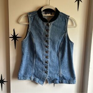 Sleeveless Vintage Denim Button-Front Vest with Contrasting Collar